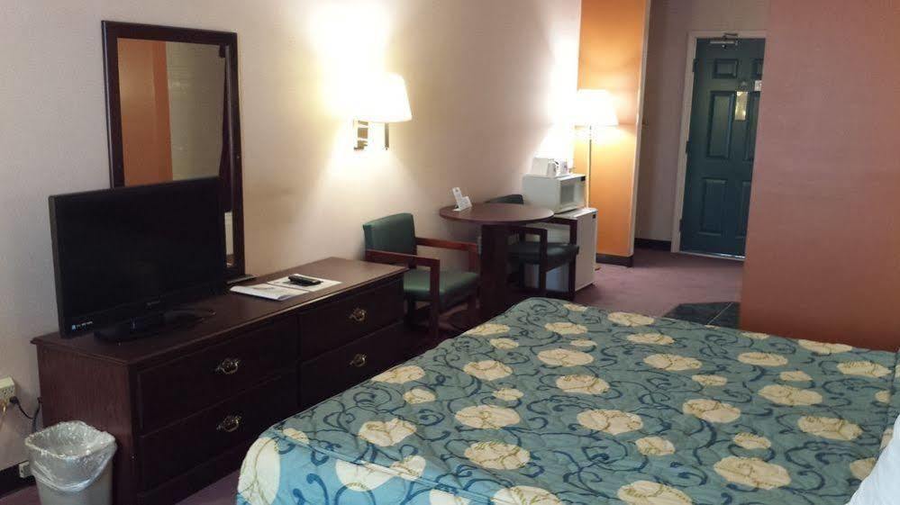 Days Inn By Wyndham Harrison Extérieur photo