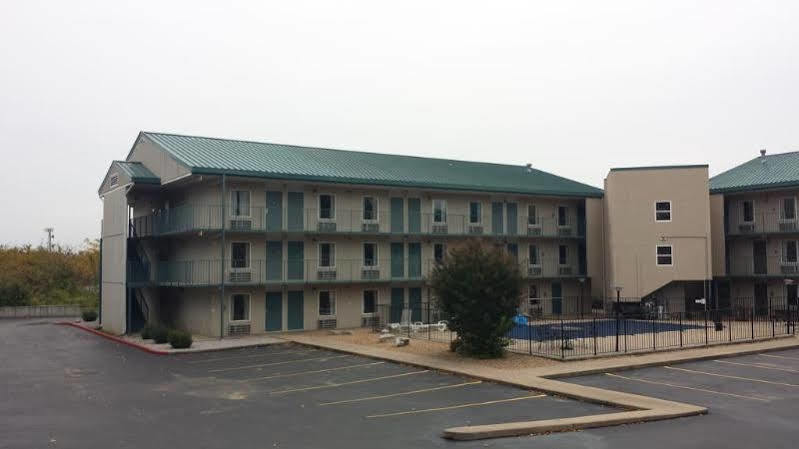 Days Inn By Wyndham Harrison Extérieur photo